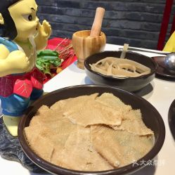 重慶美食探店 第9廠串串香火鍋觀音橋總店，精品水牛毛肚究竟如何？